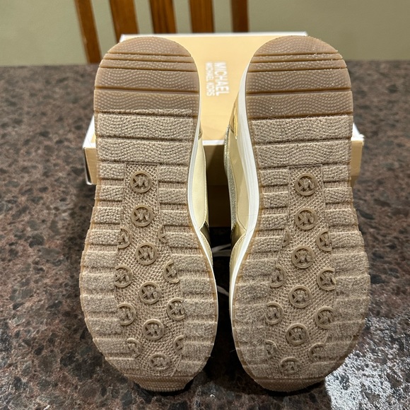 Like new, worn once, youth 4 Michael Kors - Picture 2 of 6